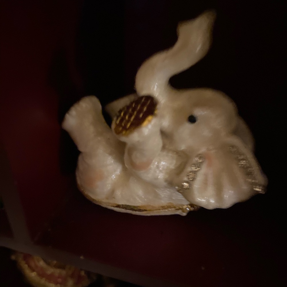 Elephant trinket box crystals so cute perfect